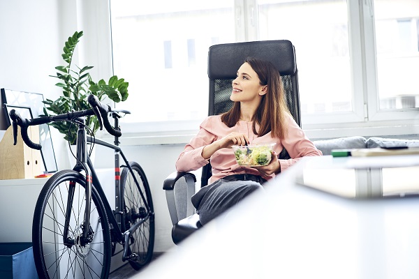 Businesswoman having lunch break in office sitting at desk