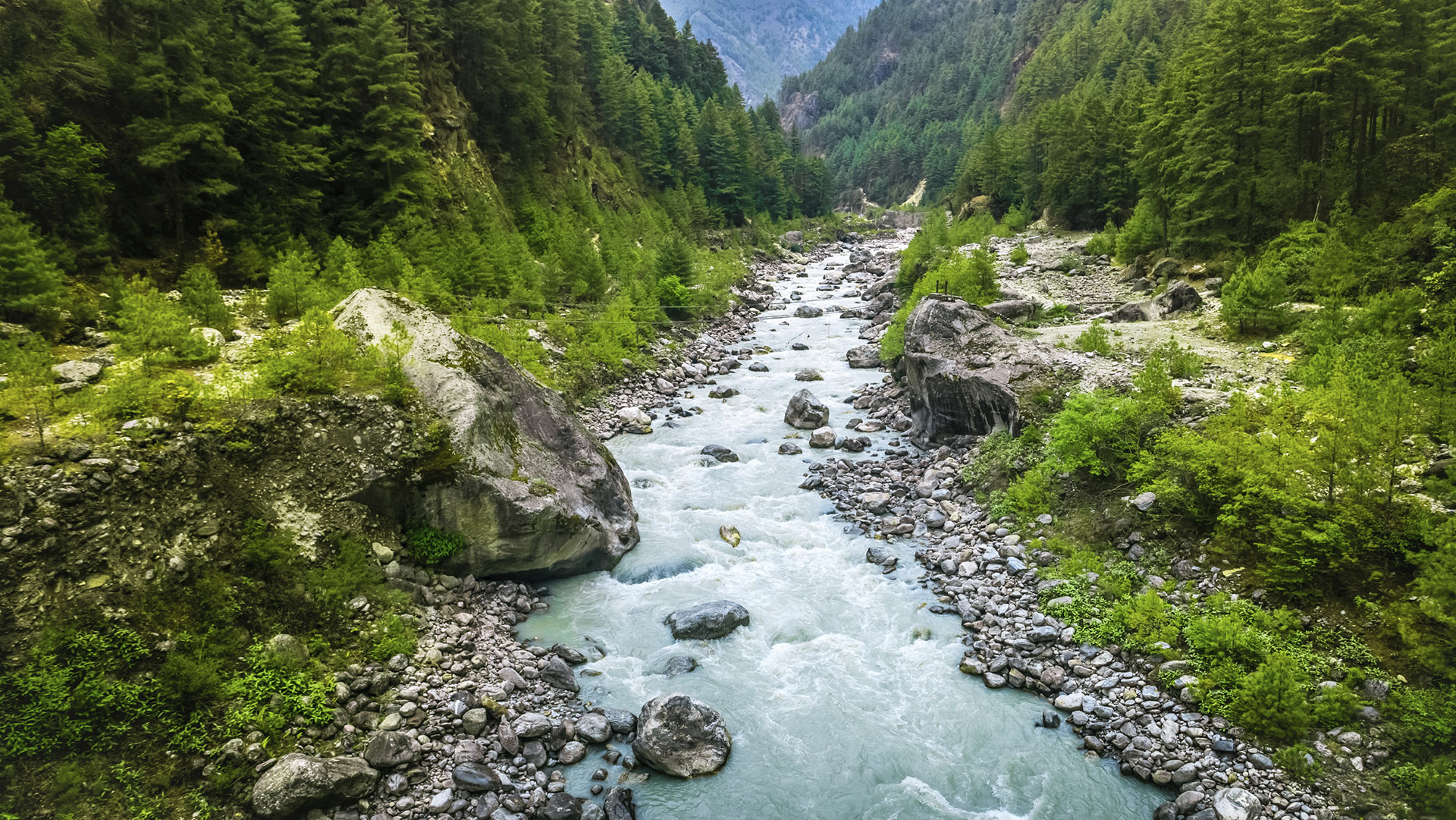 river from everest trek in nepal