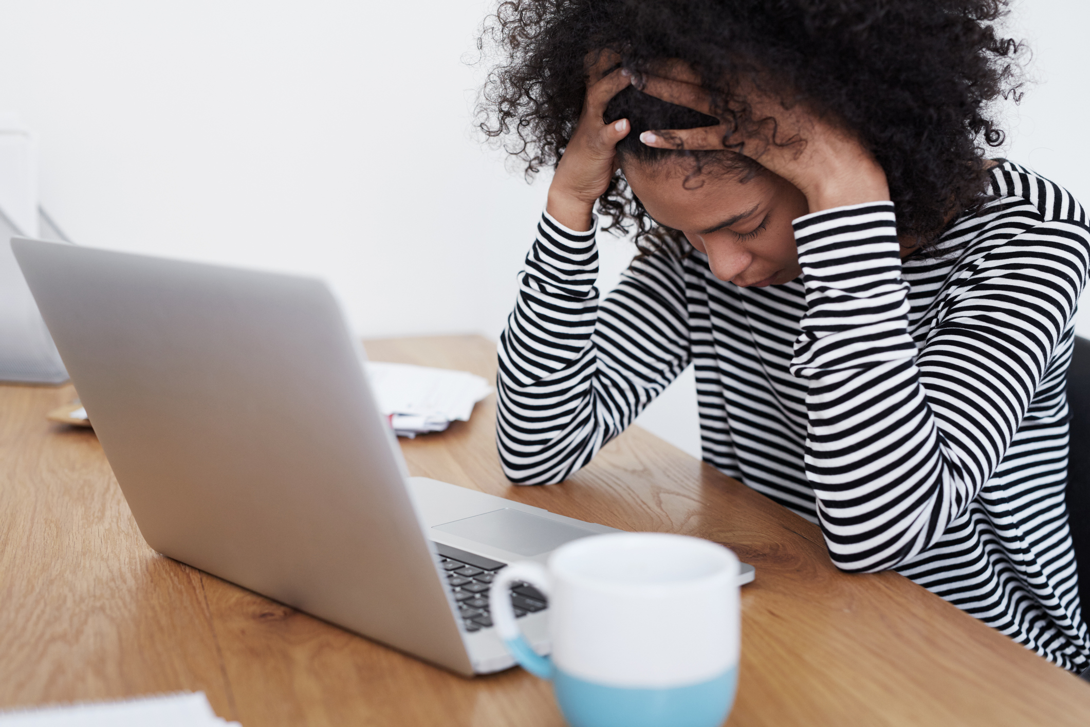 Shot of a young woman having a stressful day at workhttp://195.154.178.81/DATA/i_collage/pu/shoots/805809.jpg