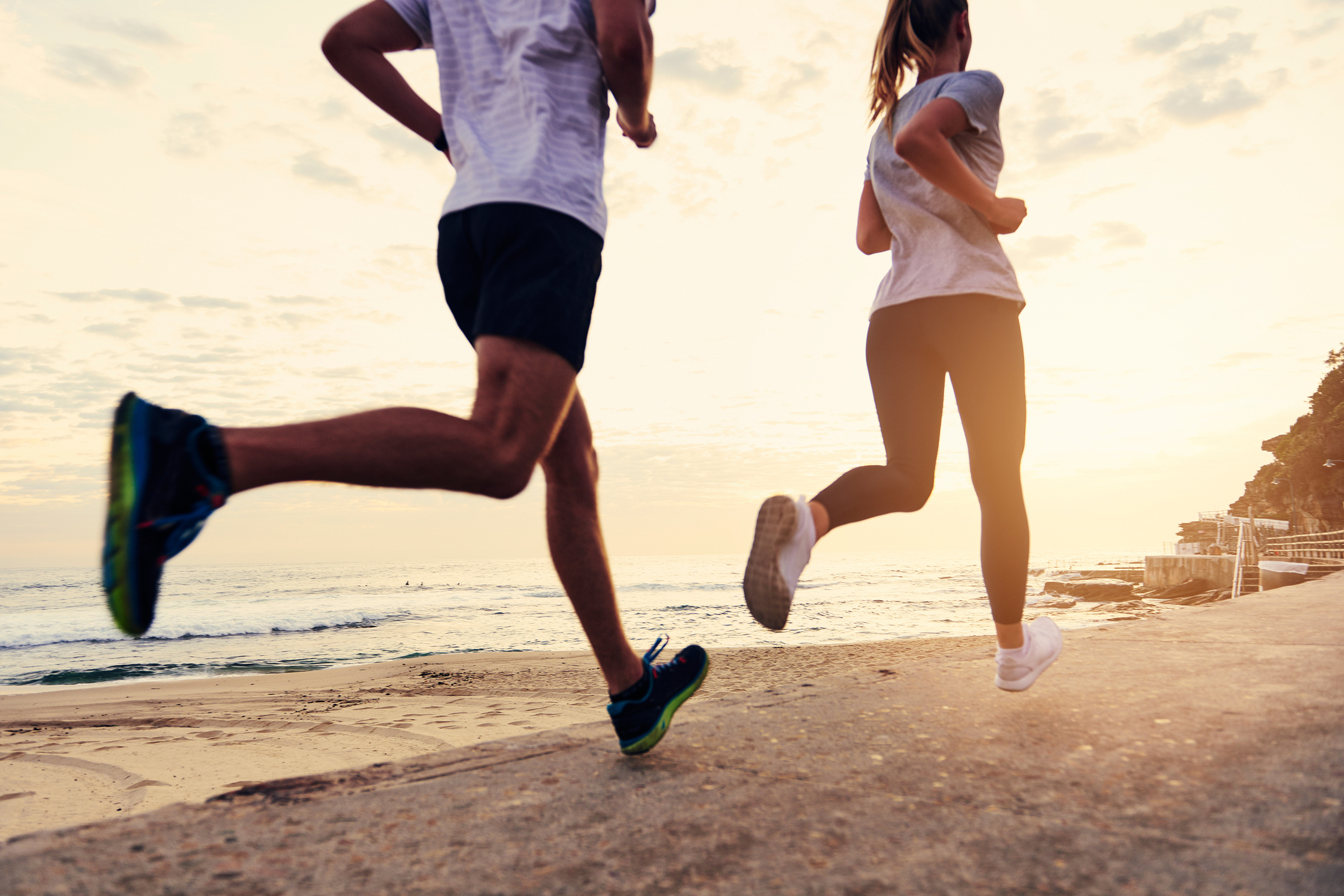 Shot of people running along the beachhttp://195.154.178.81/DATA/i_collage/pu/shoots/806139.jpg