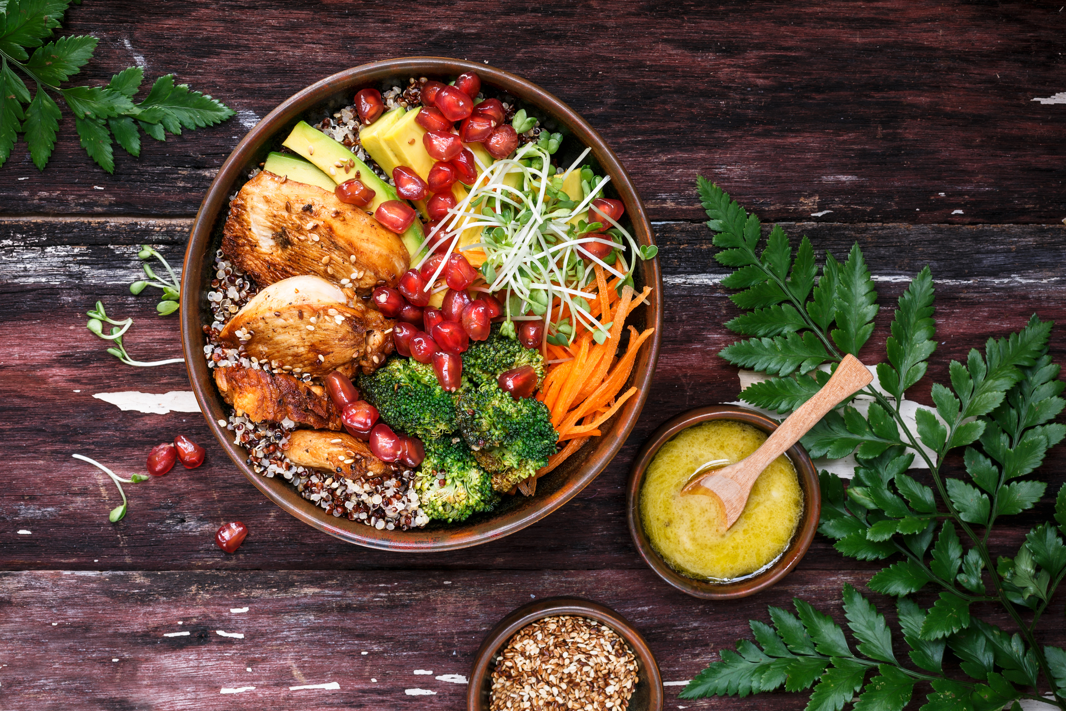 Bouddha Bol Au Quinoa, Poulet, Avocat, Carotte, Brocoli pour l'Ã©tÃ©.