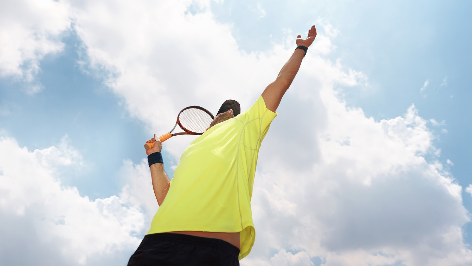 Shot of a male tennis player about to servehttp://195.154.178.81/DATA/i_collage/pi/shoots/783350.jpg