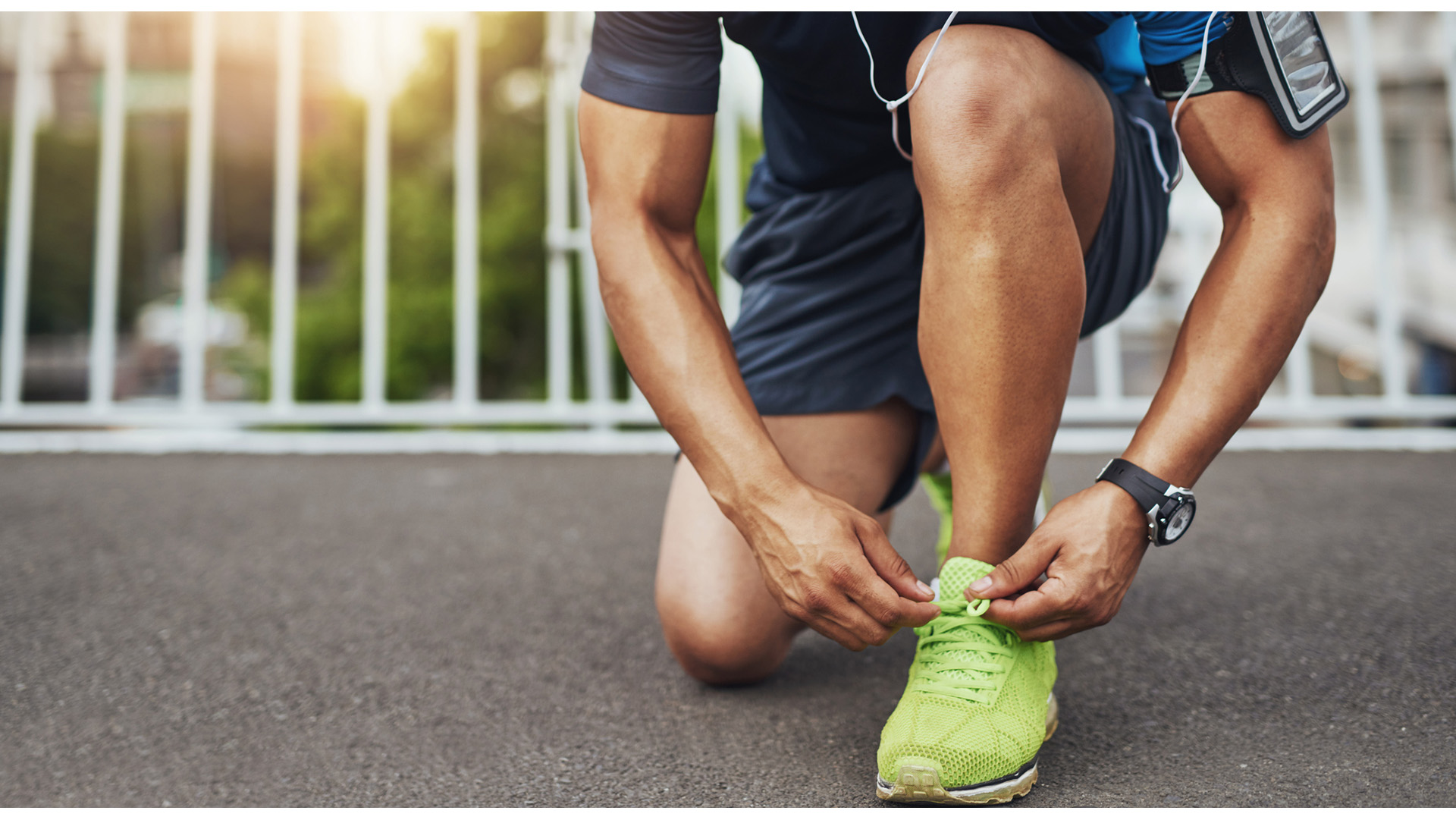 Shot of a young man tying his shoelaces before a runhttp://195.154.178.81/DATA/i_collage/pi/shoots/806124.jpg