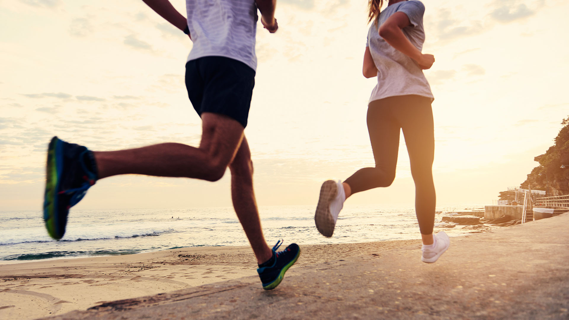 Shot of people running along the beachhttp://195.154.178.81/DATA/i_collage/pu/shoots/806139.jpg