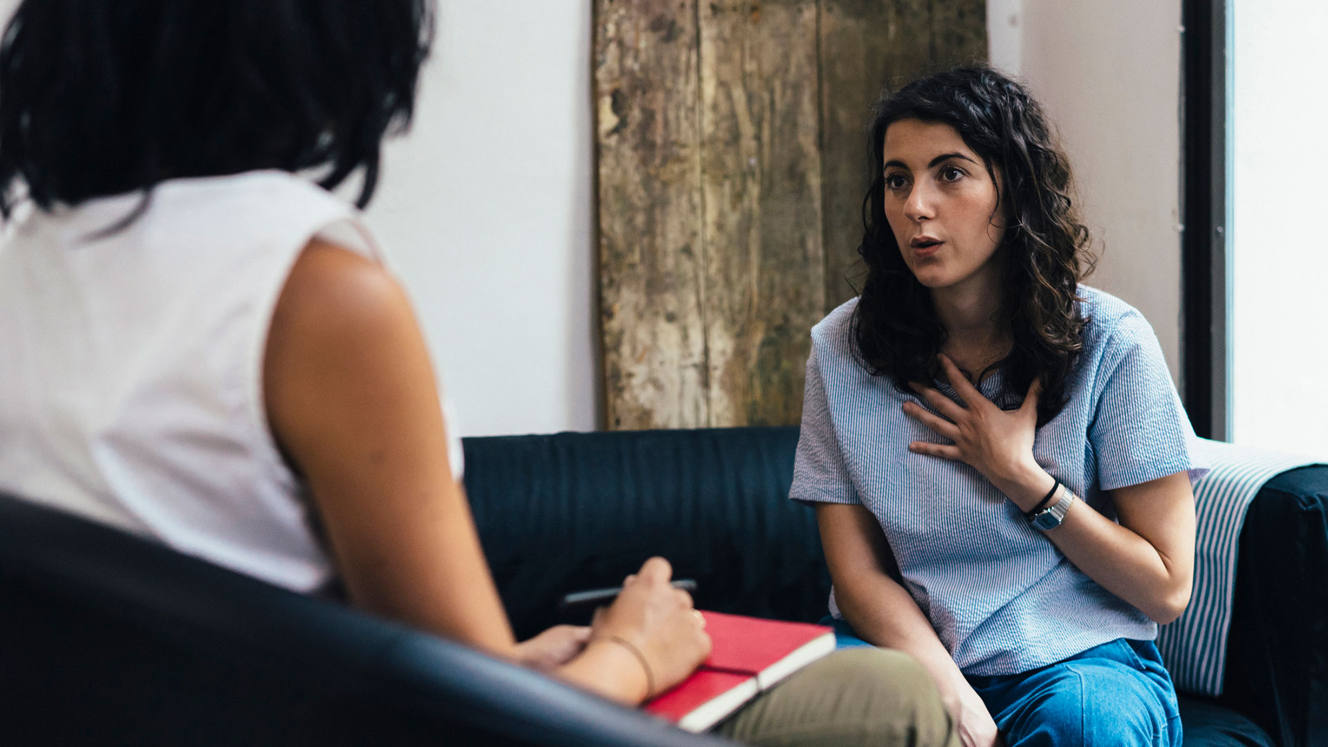 woman speaking to a psychologist