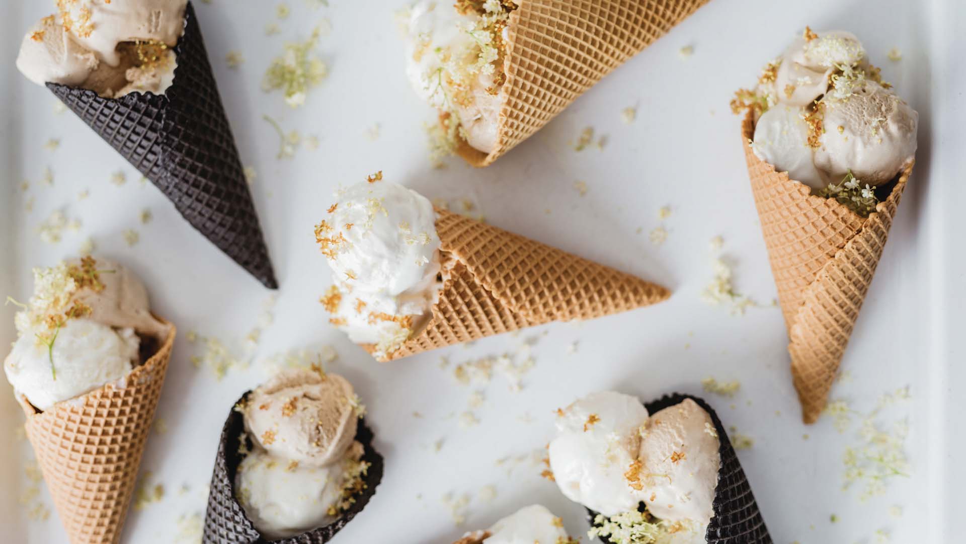 Frozen yogurt ice cream with elderflower and honey