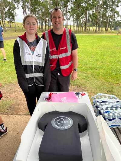 Megan and Andy celebrate their 100 volunteer milestones at parkrun