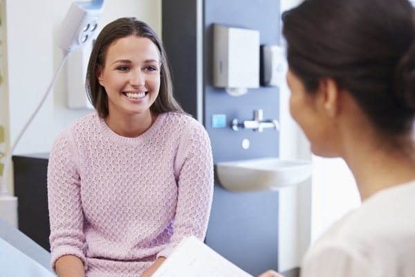 A woman chatting to her doctor before leaving hospital