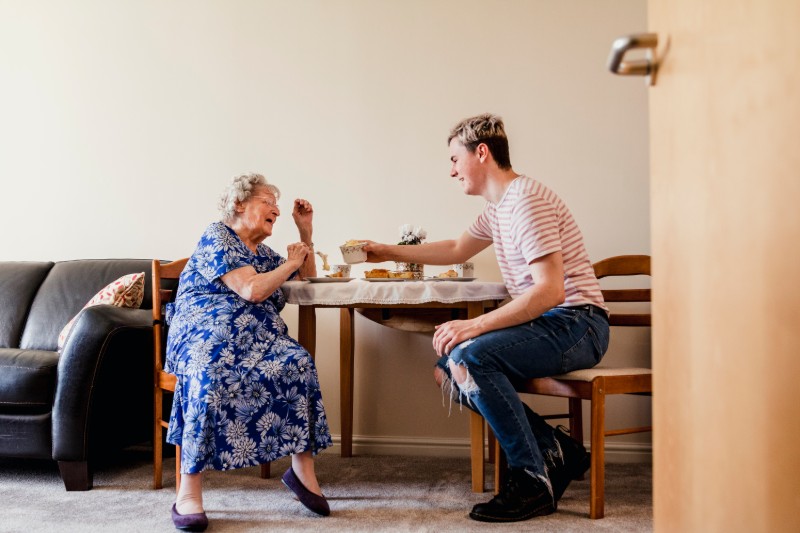 women eating healthy in kitchen